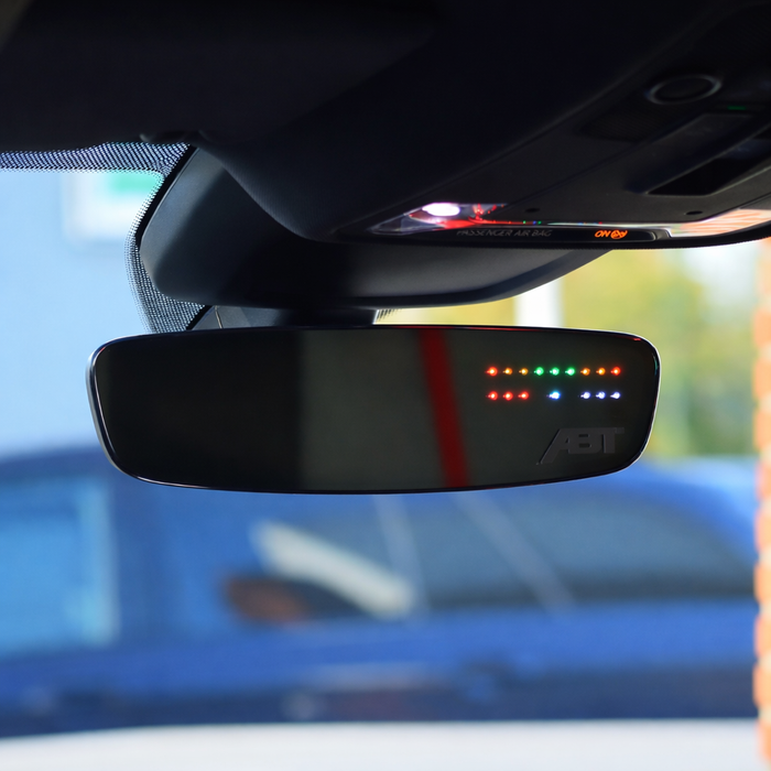 LED-display van de Target Blu Eye 2, weggewerkt in de binnenspiegel