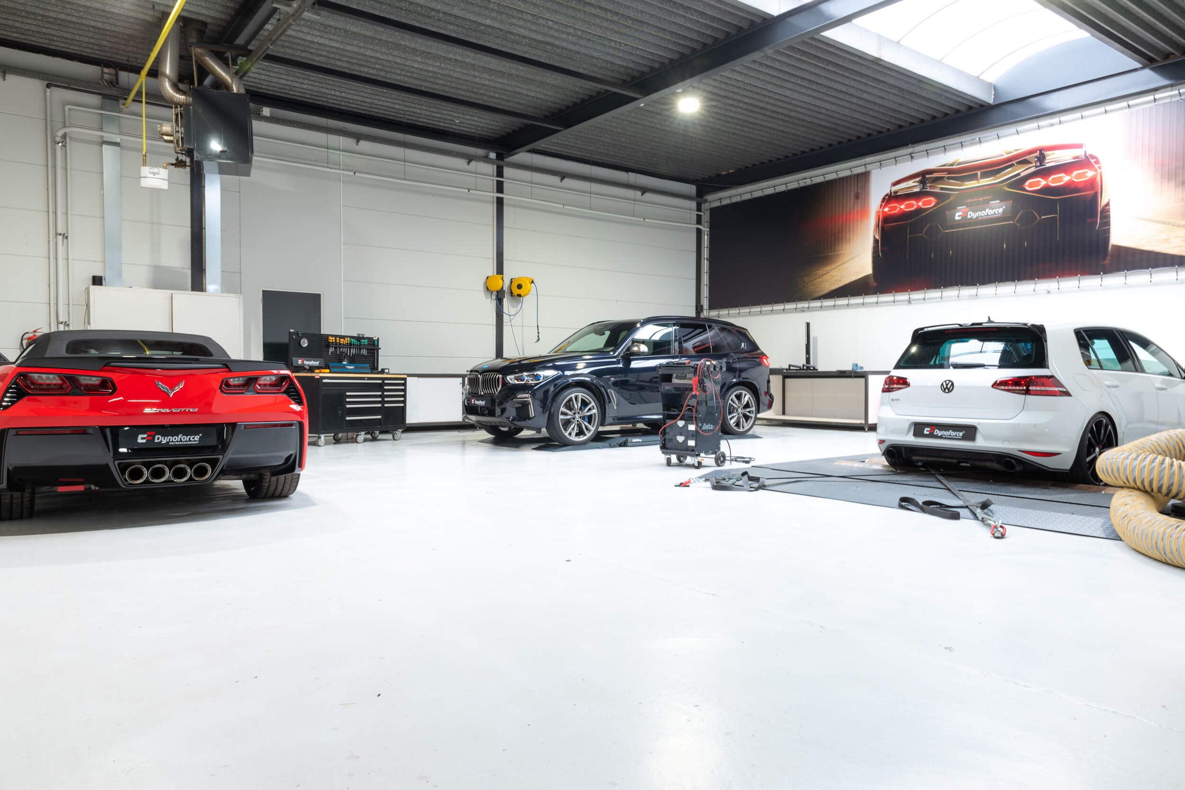 Carbon onderdelen gemonteerd in de werkplaats van Dynoforce in Elburg