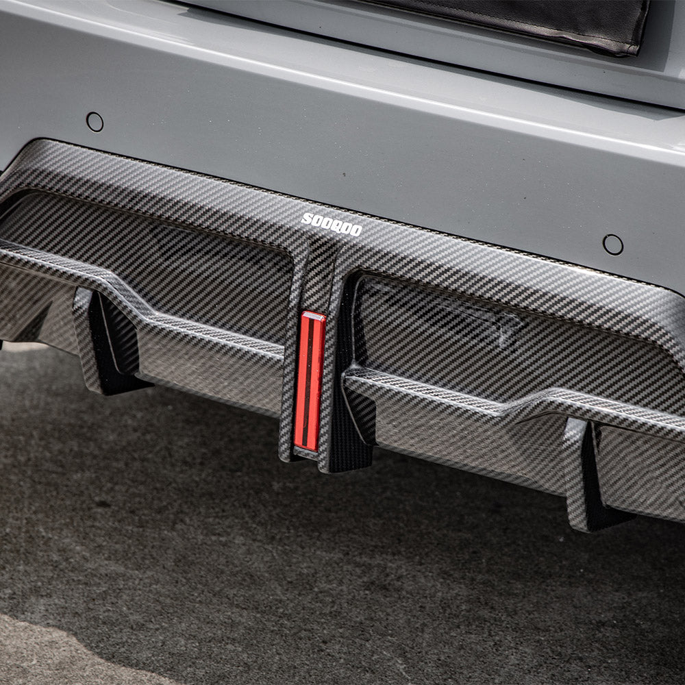 SOOQOO Carbon Diffuser voor BMW 2 Serie G42 (met remlicht)