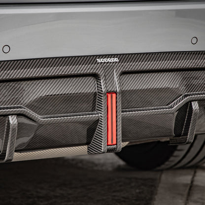 SOOQOO Carbon Diffuser voor BMW 2 Serie G42 (met remlicht)